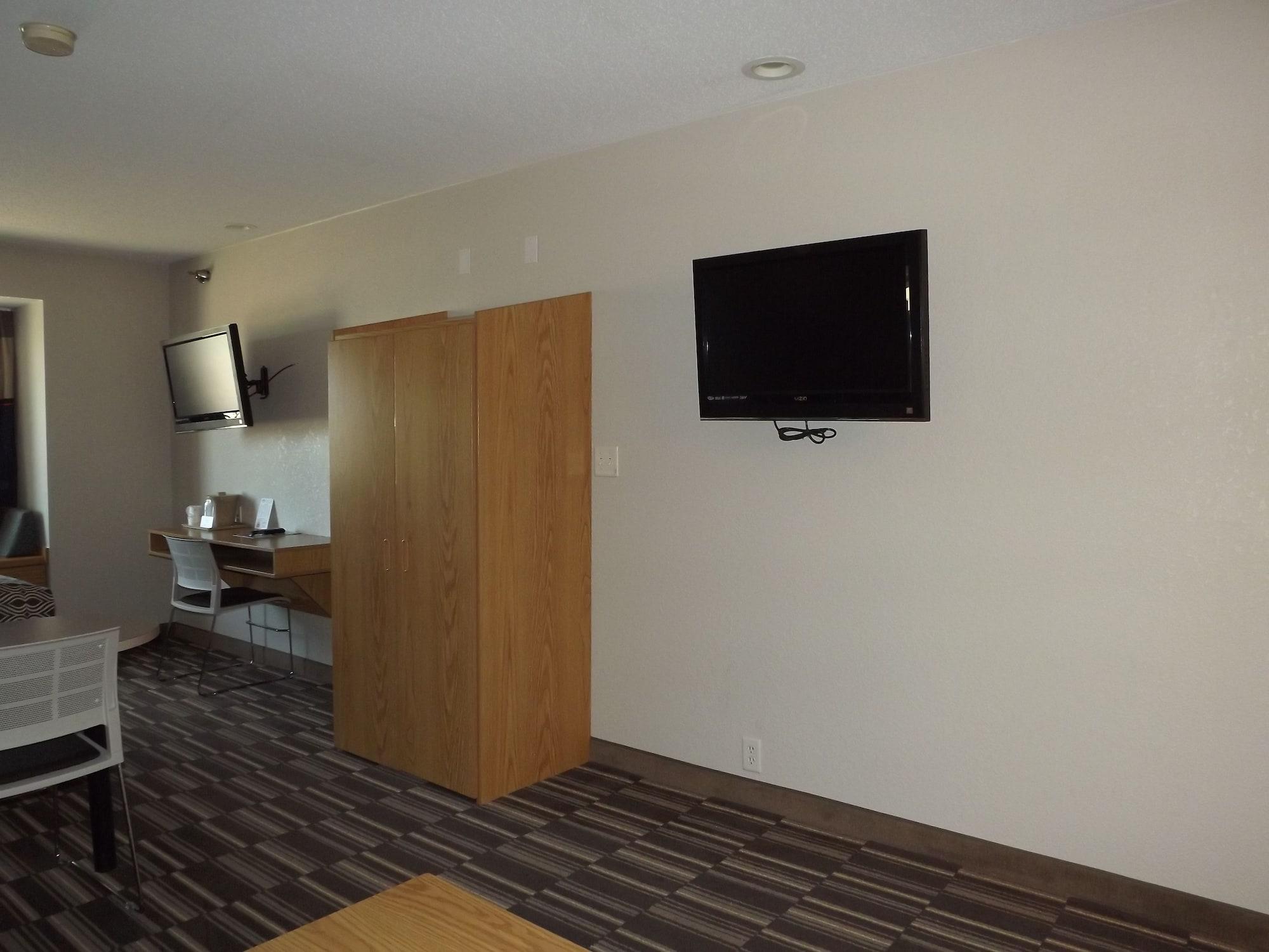 Microtel Inn And Suites - Ames Bagian luar foto