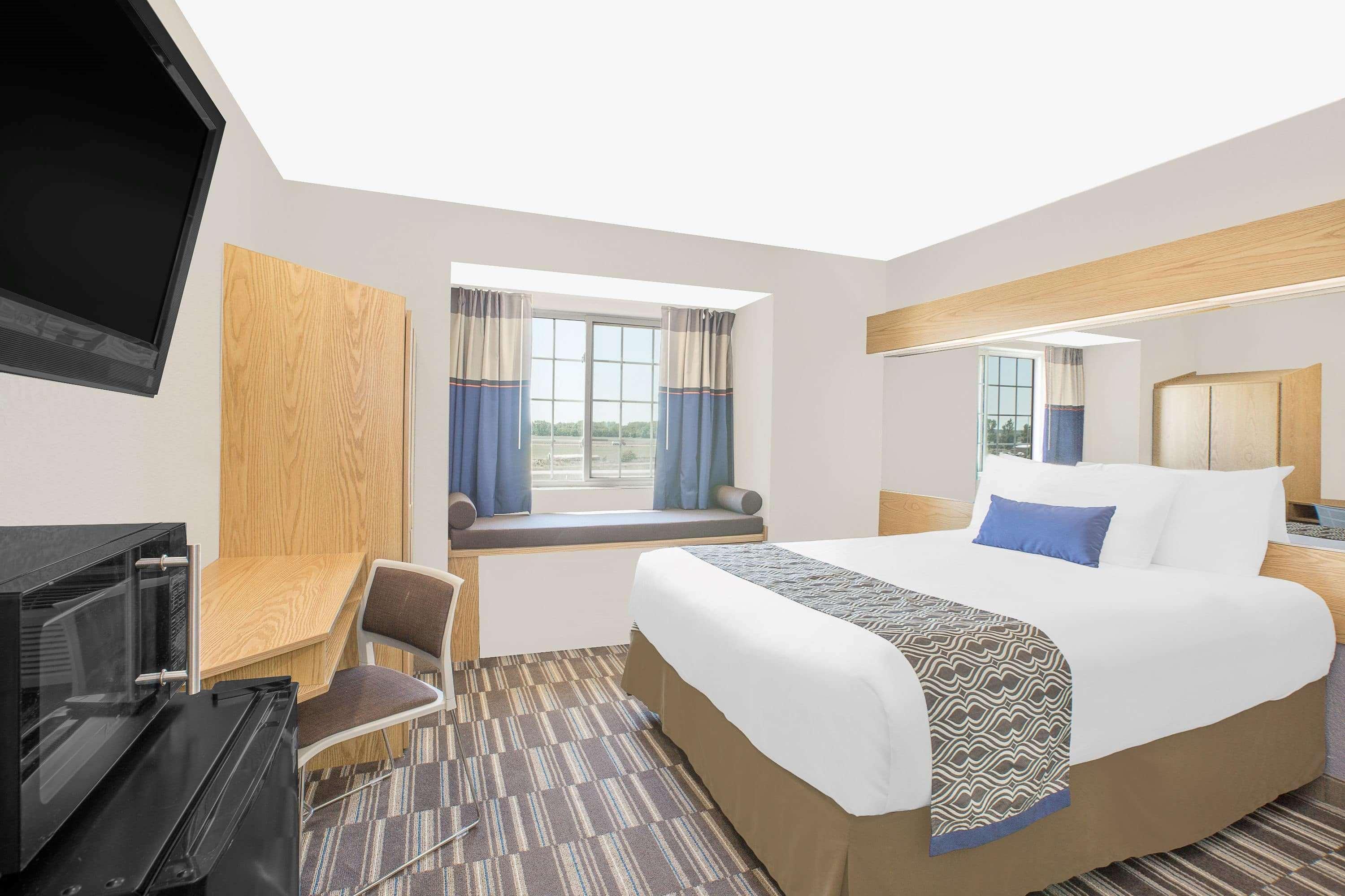 Microtel Inn And Suites - Ames Bagian luar foto