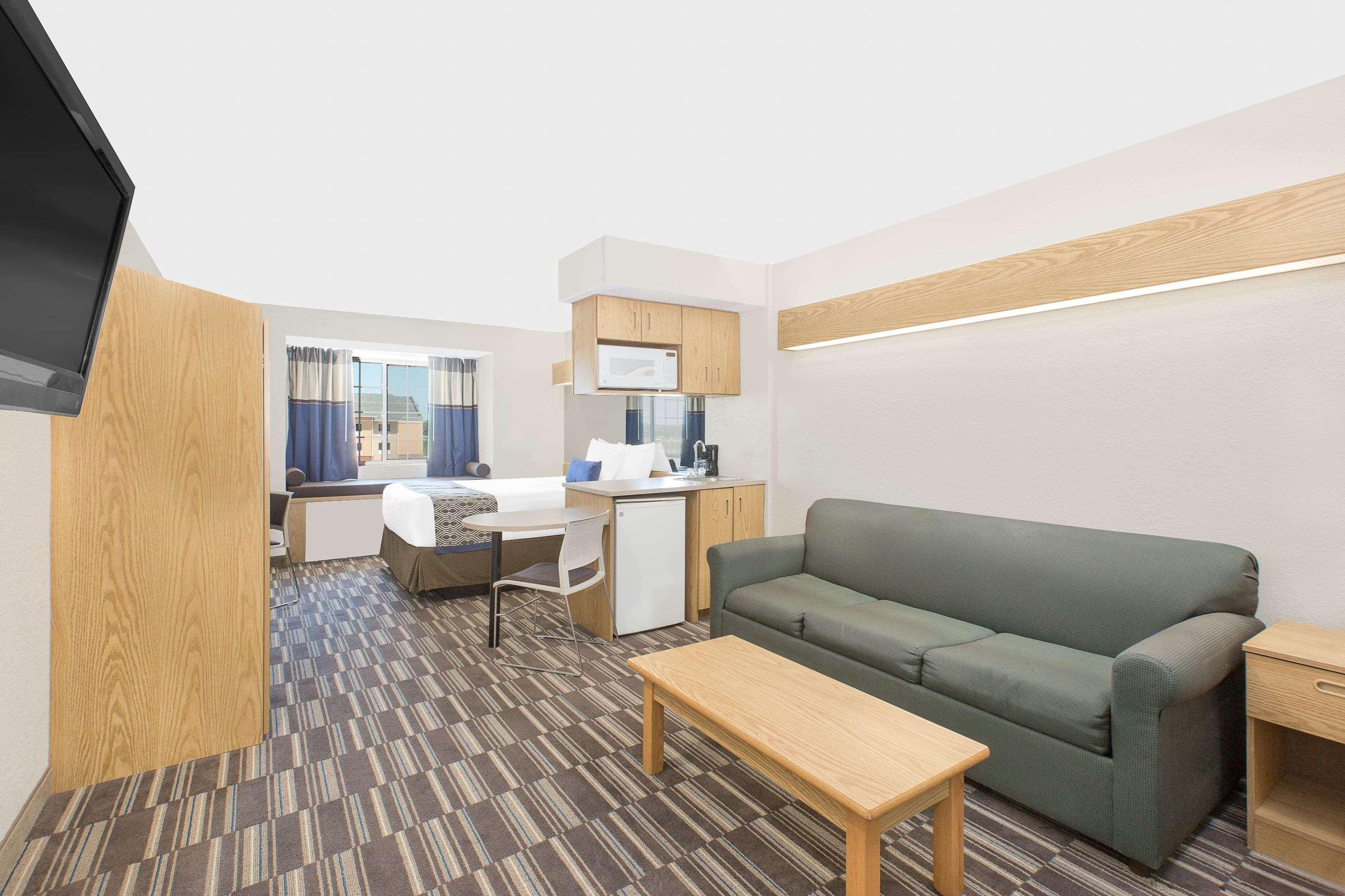 Microtel Inn And Suites - Ames Bagian luar foto