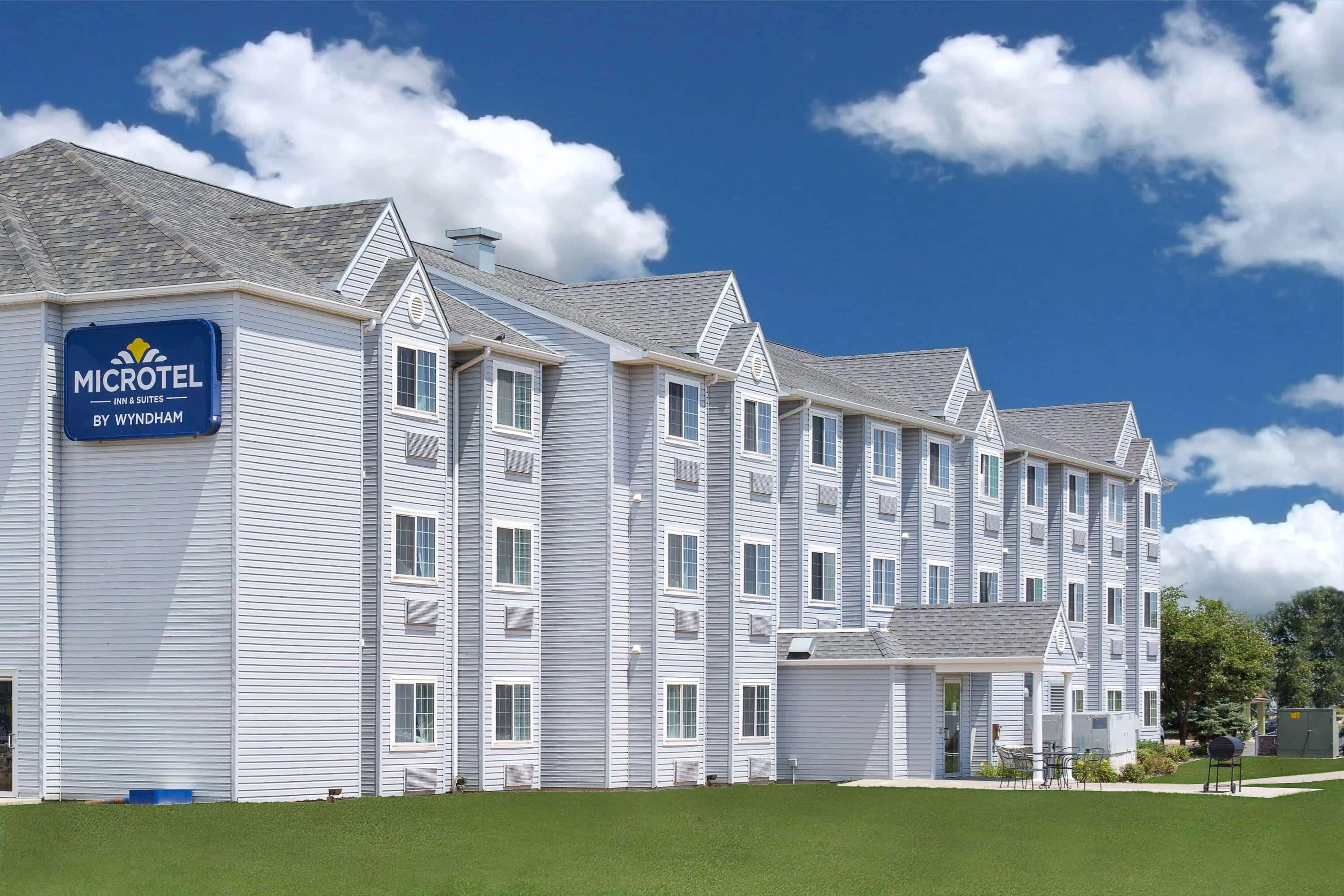 Microtel Inn And Suites - Ames Bagian luar foto
